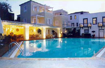 ZOES CLUB IN  Spetses